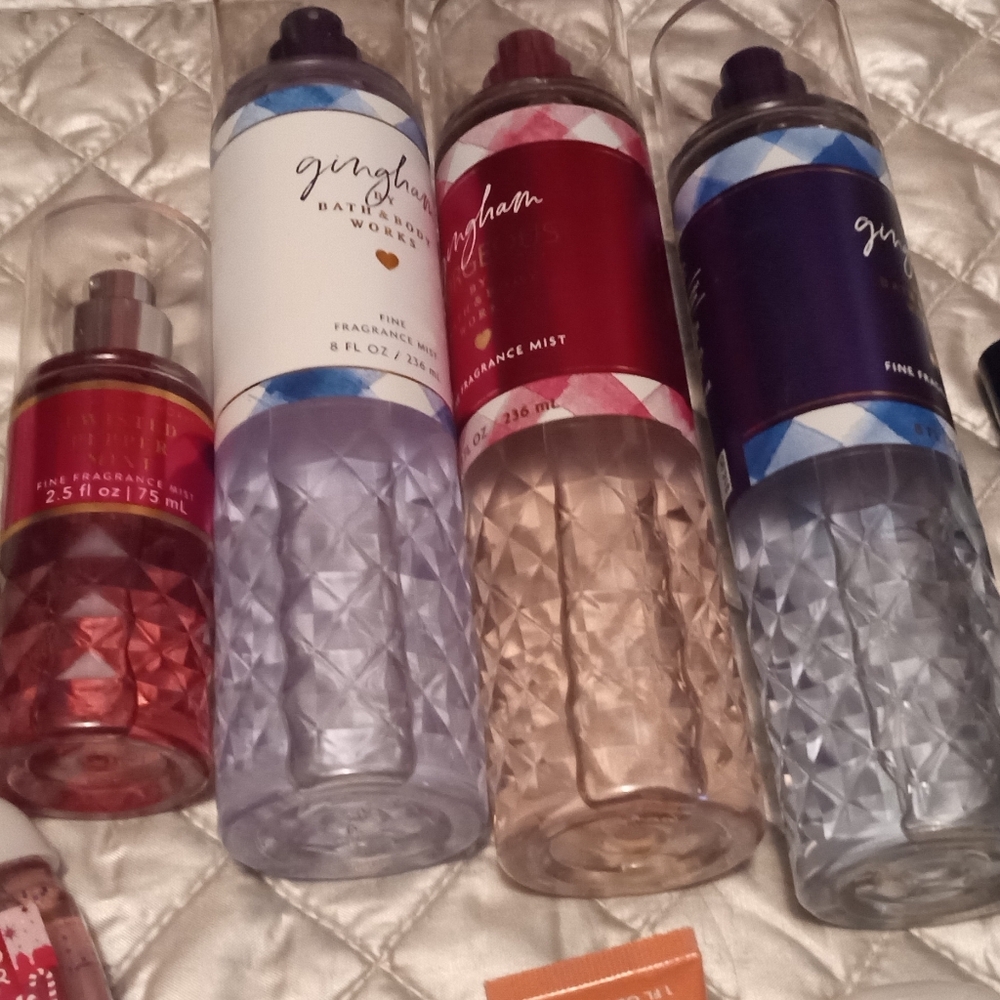 Red Heart Basket with Bath & Bodyworks   Products - Picture 4 of 4